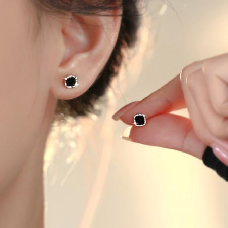 Aurirangle Ear studs Vintage Simple Black Square Stud Earrings for Women, Alloy Copper Post, No Mosaic, Versatile for Daily and Party Occasions, All Seasons Suitable - 1 Pair